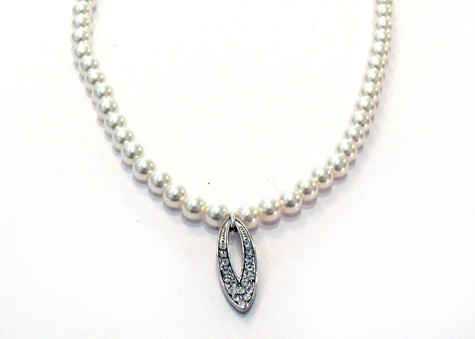 Pearl glamour drop necklace