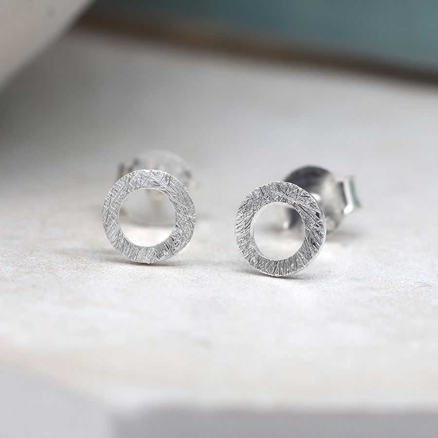 Circle studs