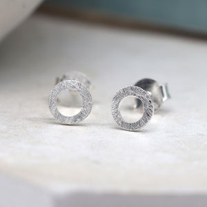 Circle studs