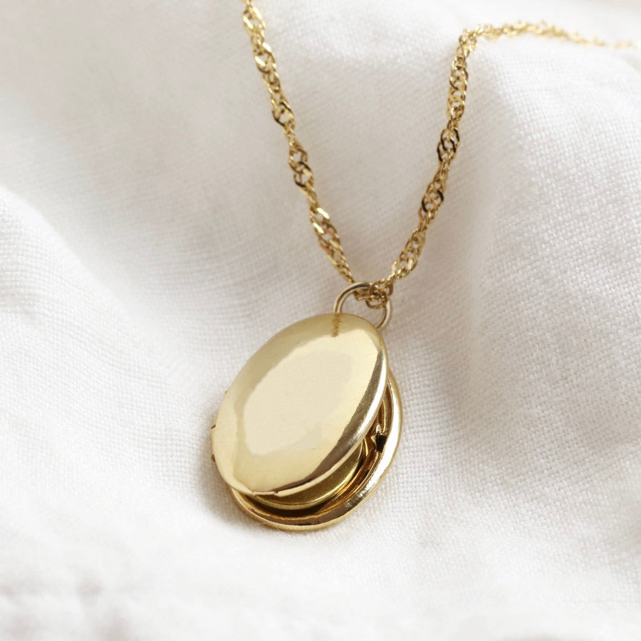 Oval locket- gold plated – Victoria Walker Boutique