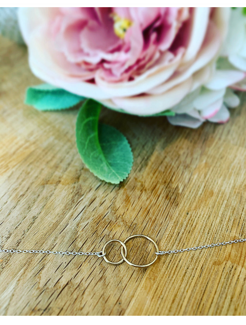 Linked hoop pendant