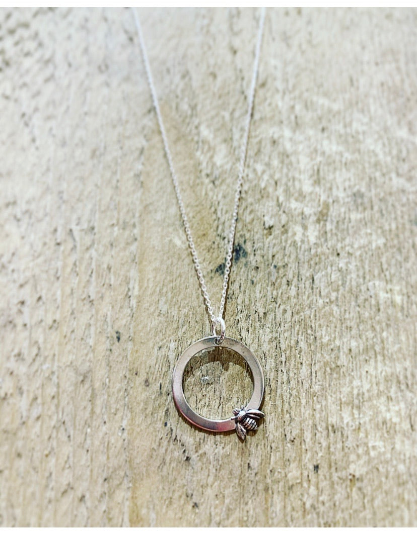 Just bee silver hoop necklace