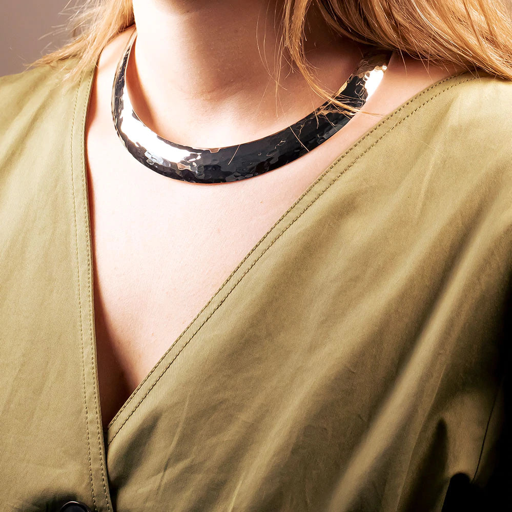Azendi planished silver collar